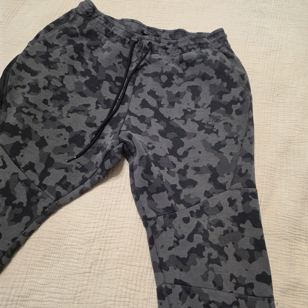 Nike Mens Tech Fleece Joggers Size Large Black‎ Gray Camo